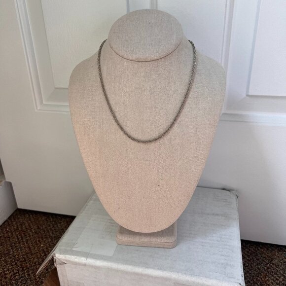 Silver tone twisted link dainty layering collar necklace minimal simple - Picture 1 of 5